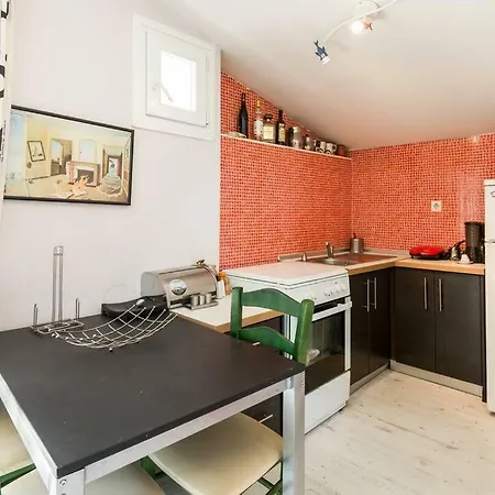 Delightful And Sunny Studio