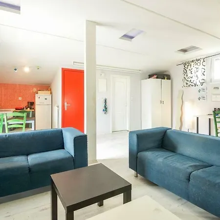 Delightful And Sunny Studio *